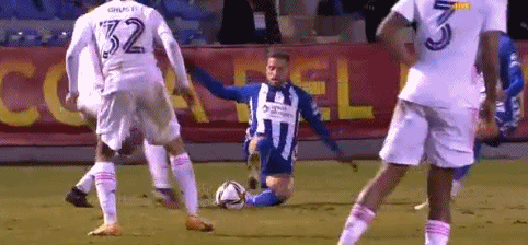 2015年7月：堪萨斯皇家队从红人队交易得到王牌投手约翰尼·奎托。